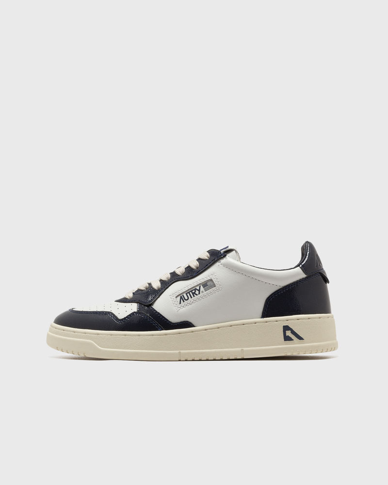 Autry Action Shoes Womens Medalist Low Black|white