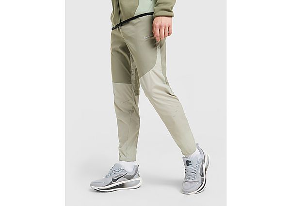 Nike Stride+ Track Pants green