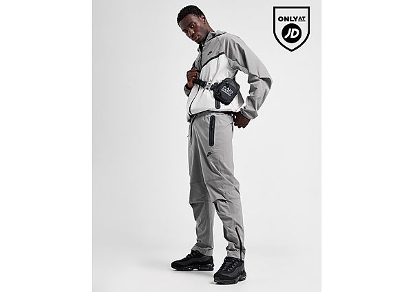 Nike Tech Woven Pants grey